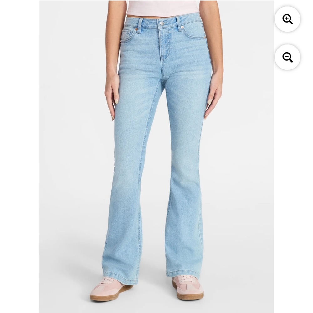 No boundaries Mid Rise Bootcut Jeans